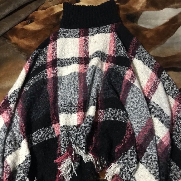 LU❤️NYC Poncho - Picture 4 of 4